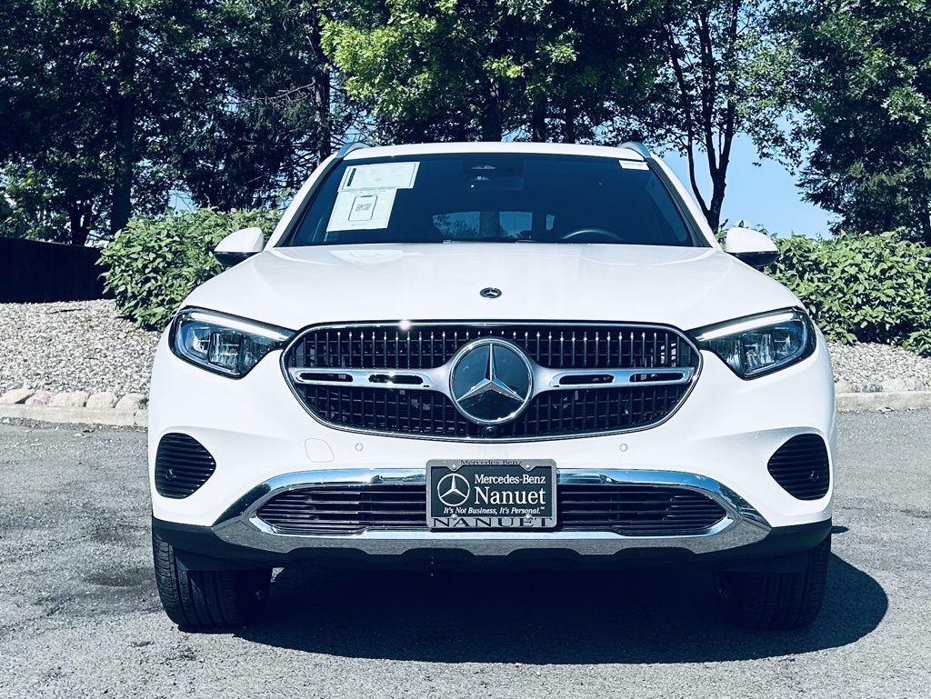 2025 Mercedes Benz GLC 300 4MATIC photo 2
