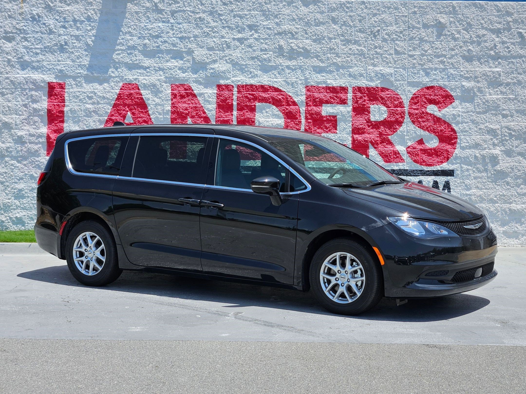 2025 Chrysler Voyager LX