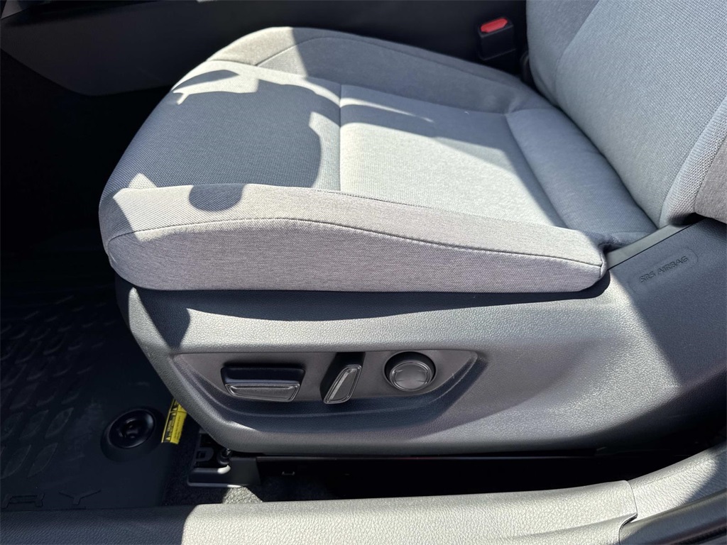 2025 Toyota Camry LE photo 7