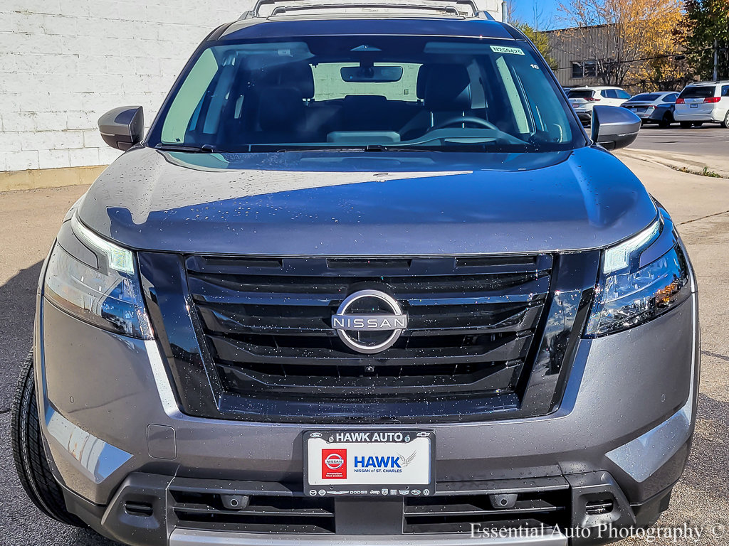 2025 Nissan Pathfinder Platinum photo 4