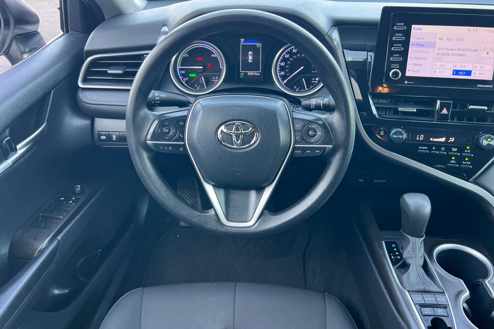 2022 Toyota Camry Hybrid LE photo 12