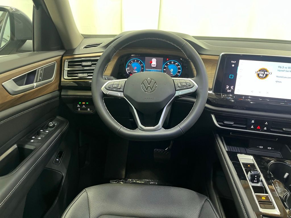 2025 Volkswagen Atlas SE Technology photo 17