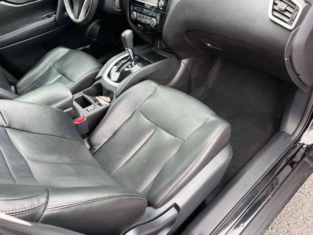 2016 Nissan Rogue SL photo 5
