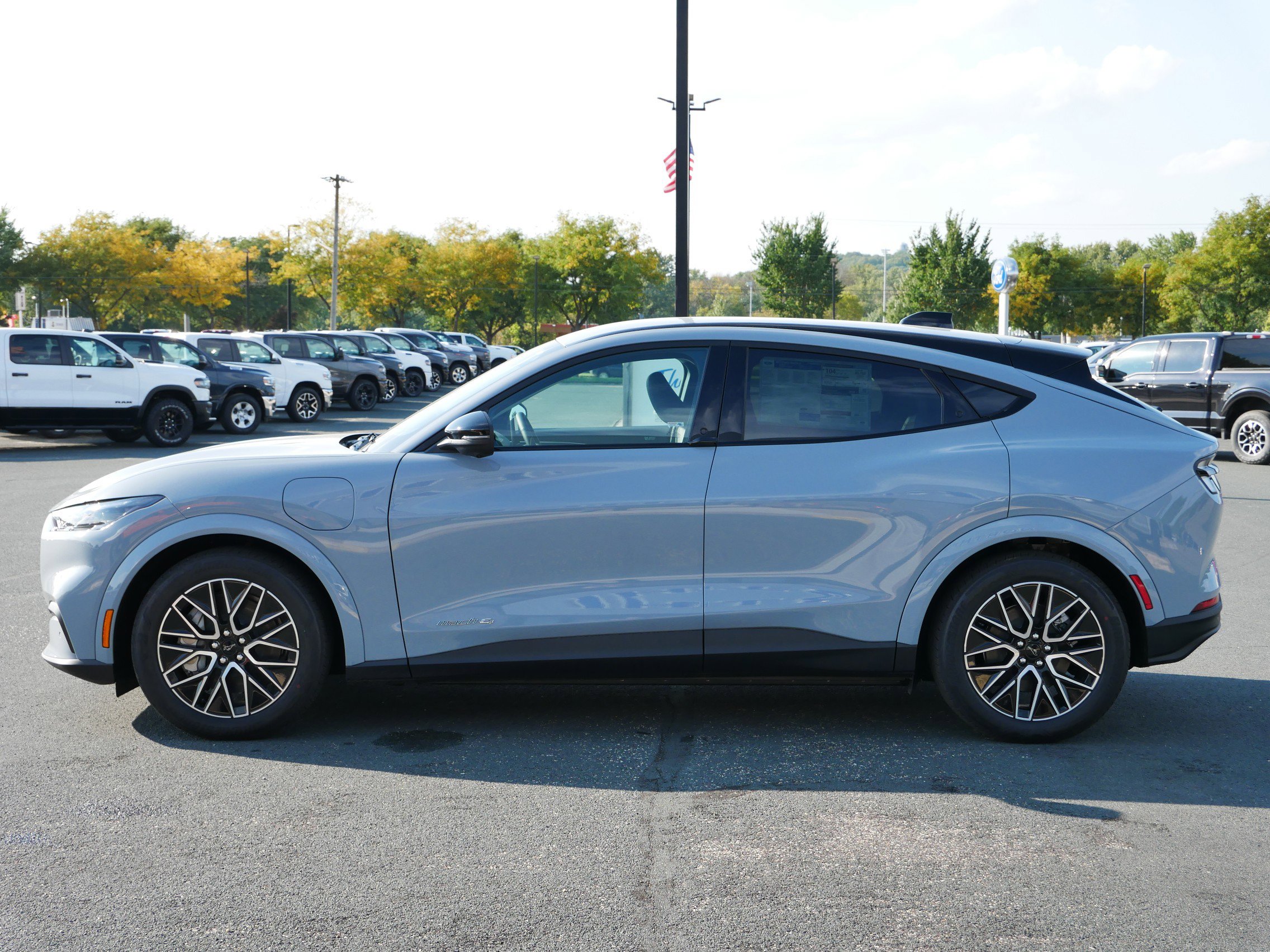 2025 Ford Mustang Mach-E Premium photo 5