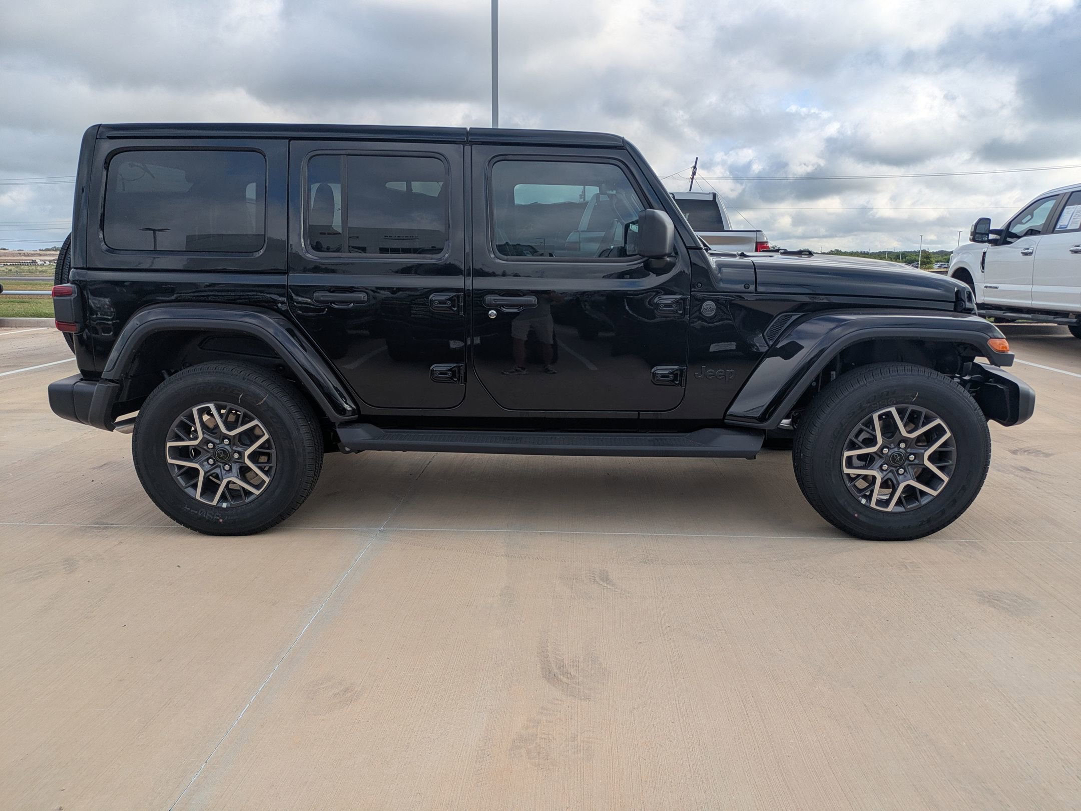 2025 Jeep Wrangler Sahara photo 2