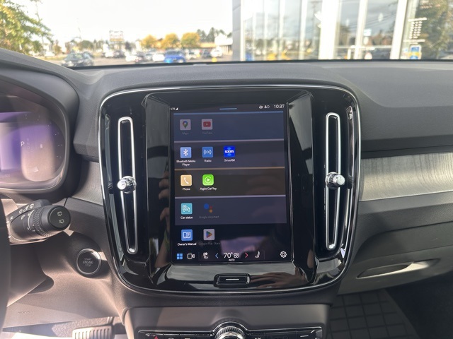 2023 Volvo XC40 Plus photo 16