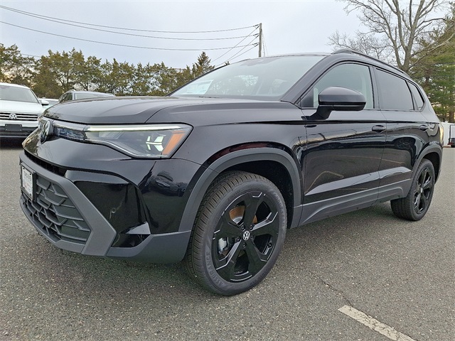 2025 Volkswagen Taos SE photo 2