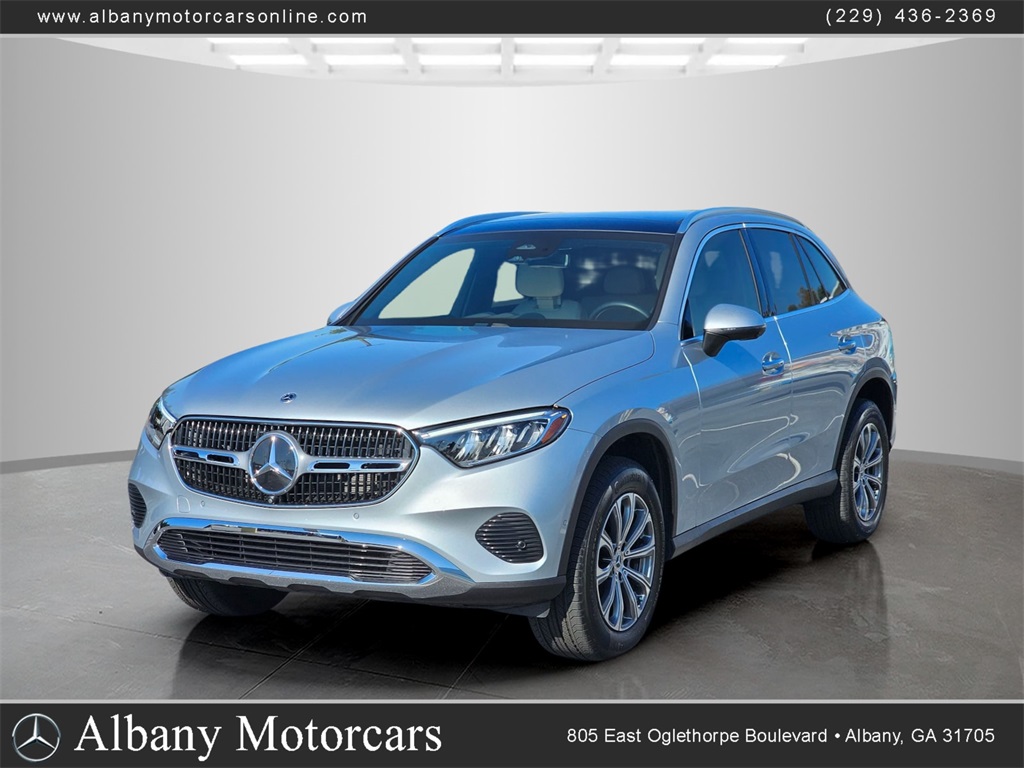 2025 Mercedes-Benz GLC Base's photo