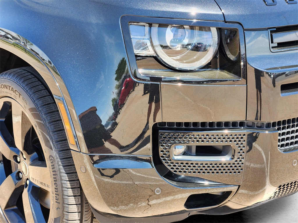 2025 Land Rover Defender 130 X-Dynamic SE photo 25