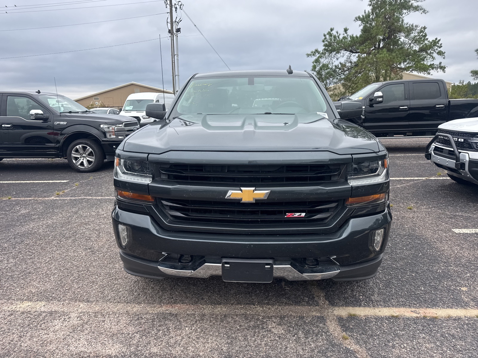 2018 Chevrolet Silverado 1500 LT photo 3