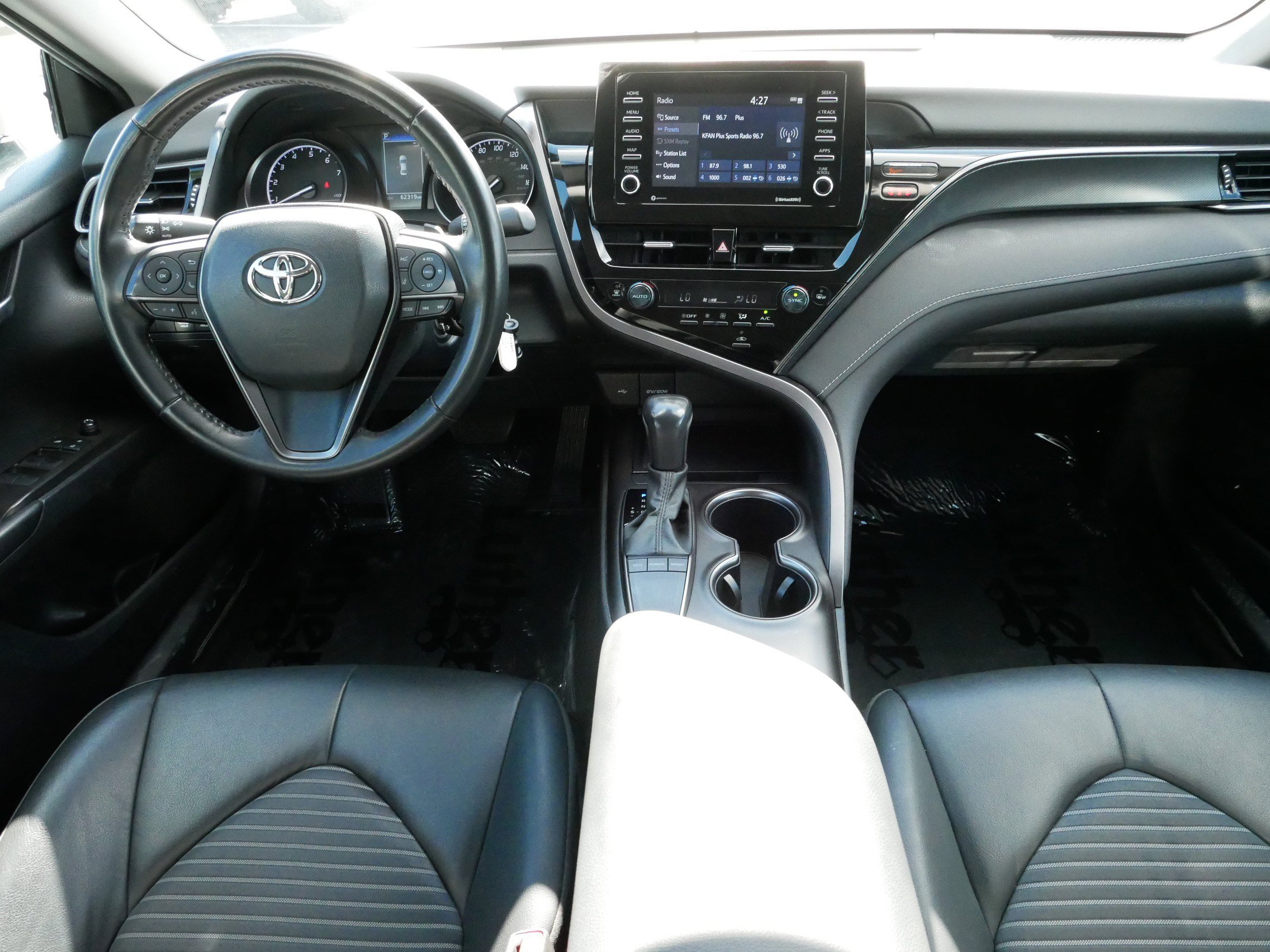 2023 Toyota Camry SE photo 10