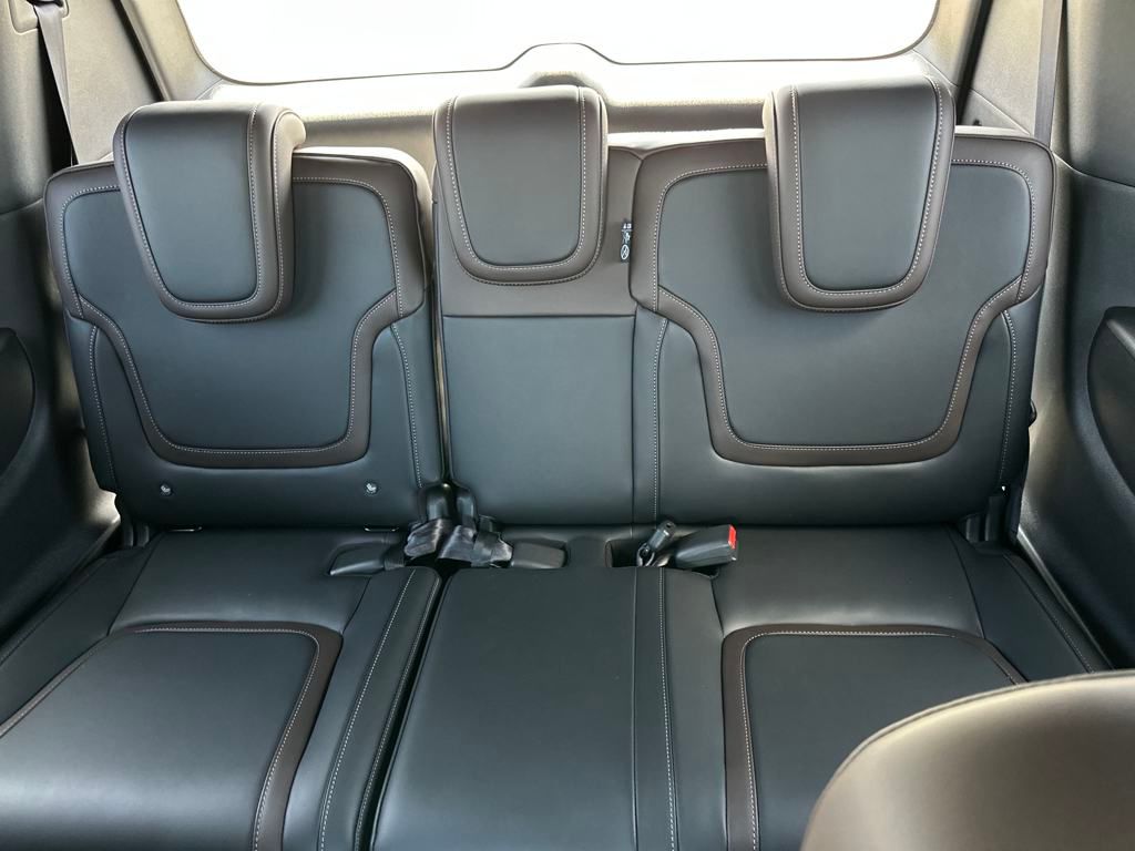 2025 Nissan Armada SL photo 20