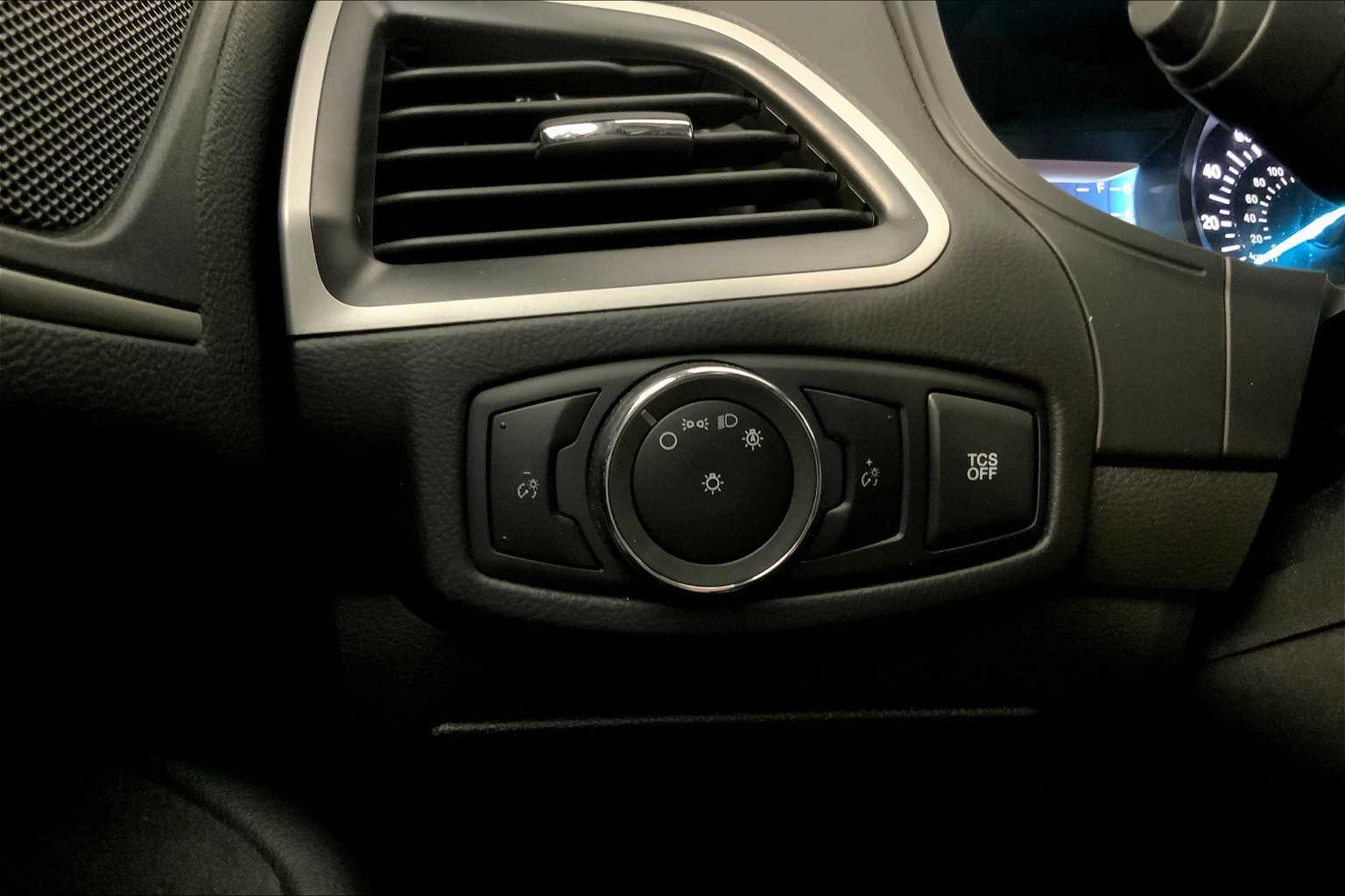 2023 Ford Edge SEL photo 30
