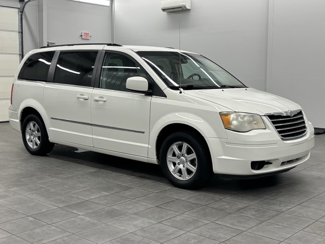 2010 Chrysler Town & Country Touring's photo