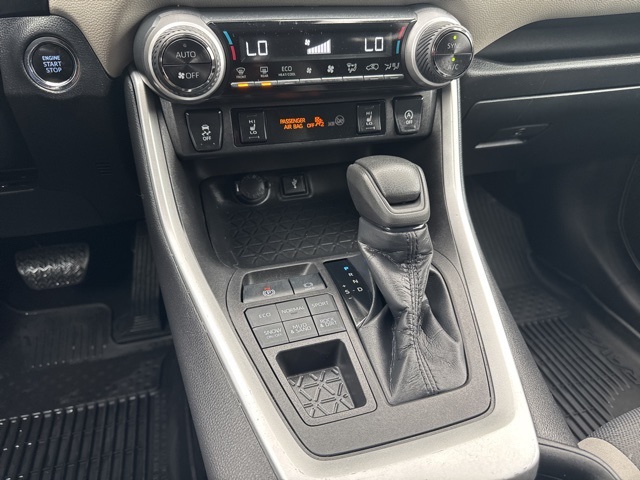 2022 Toyota RAV4 XLE photo 32