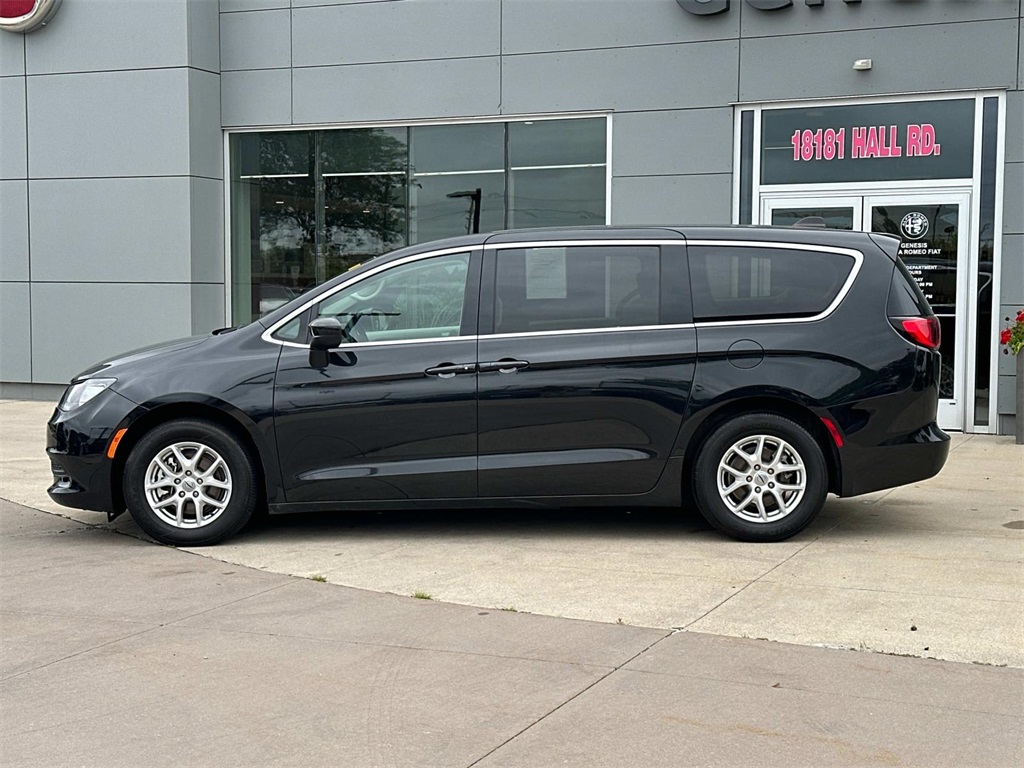 2023 Chrysler Voyager LX photo 2