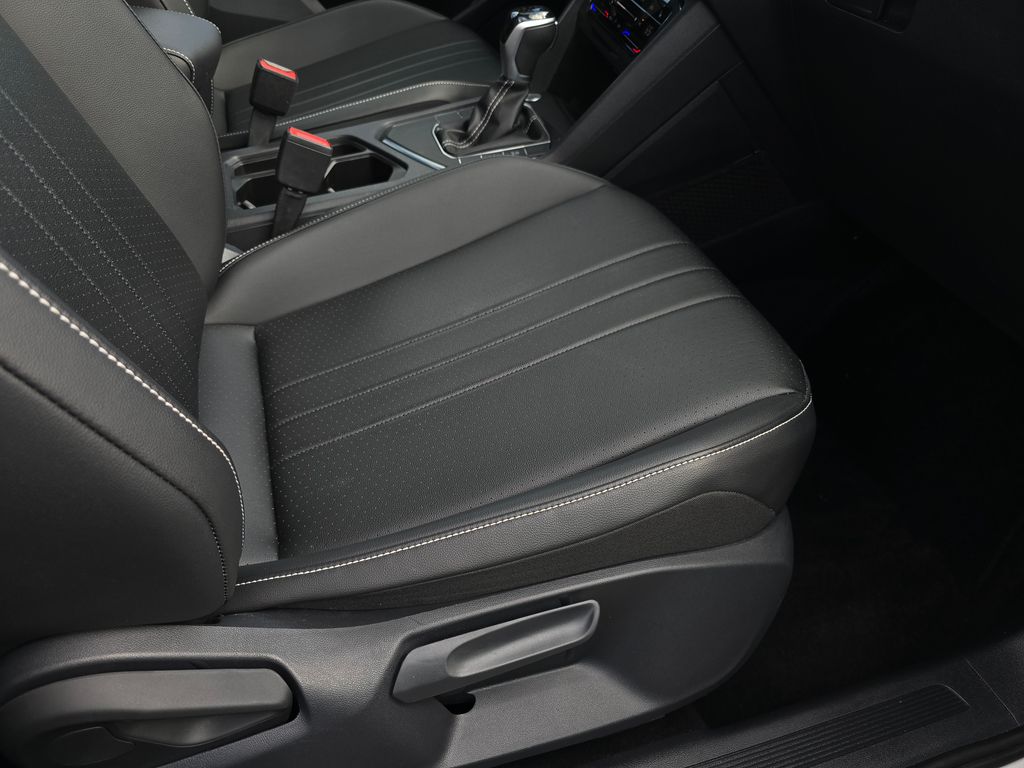 2024 Volkswagen Tiguan SE Wolfsburg Edition photo 22