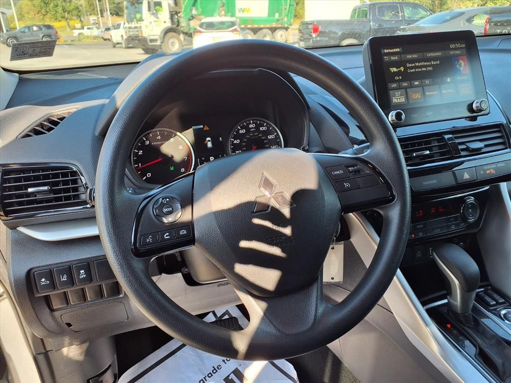 2023 Mitsubishi Eclipse Cross LE photo 10