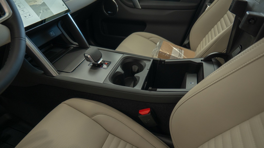 2025 Land Rover Discovery Sport S photo 10