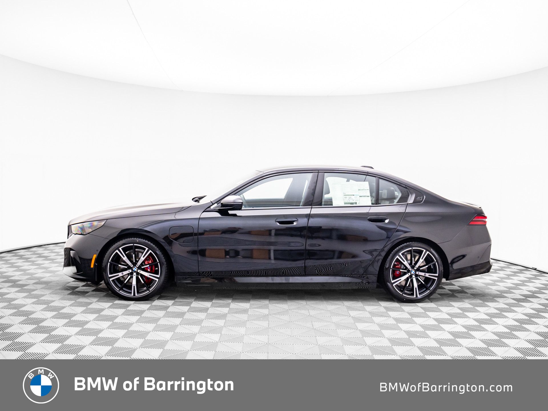 2026 Bmw 550e xDrive photo 2
