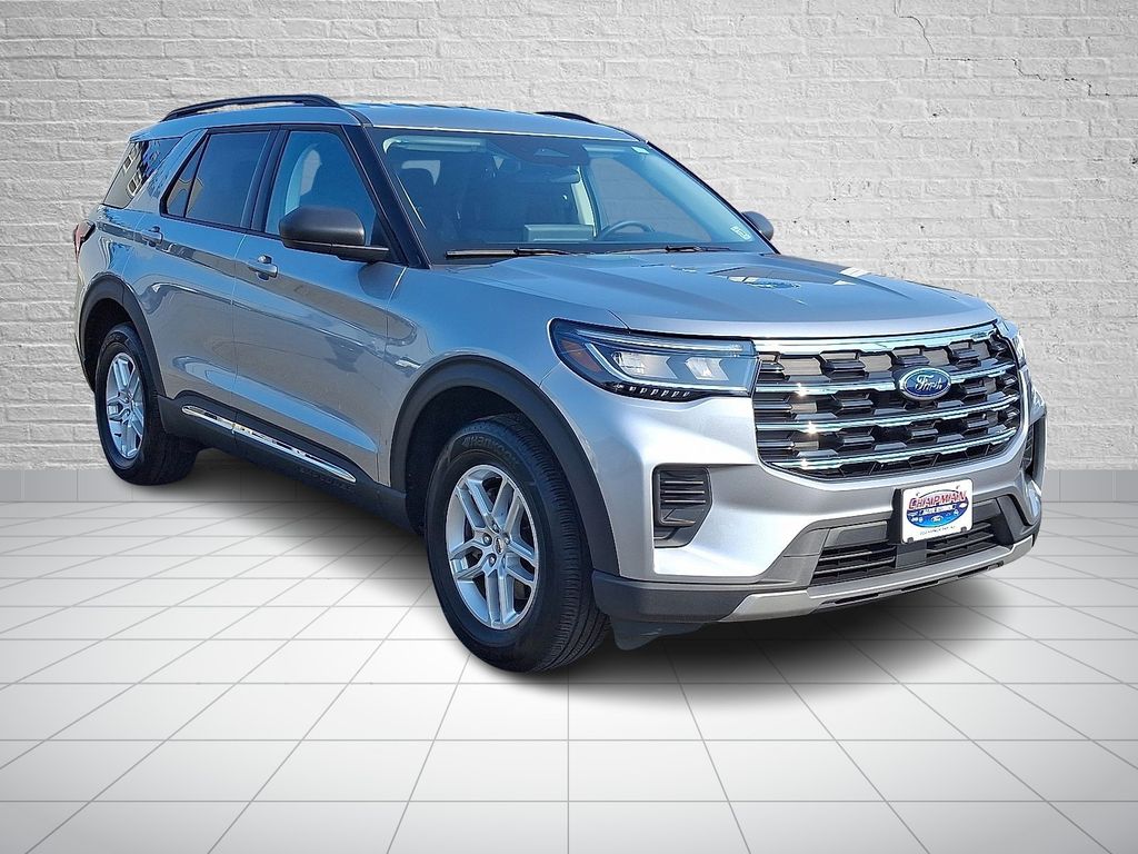 2025 Ford Explorer photo 3