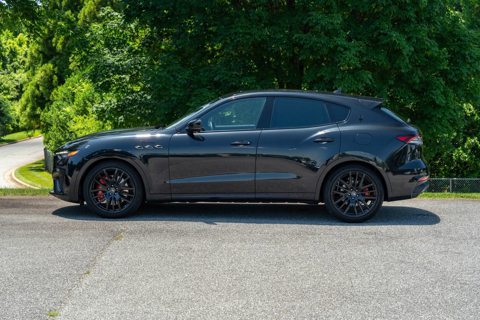 2024 Maserati Levante Modena photo 3