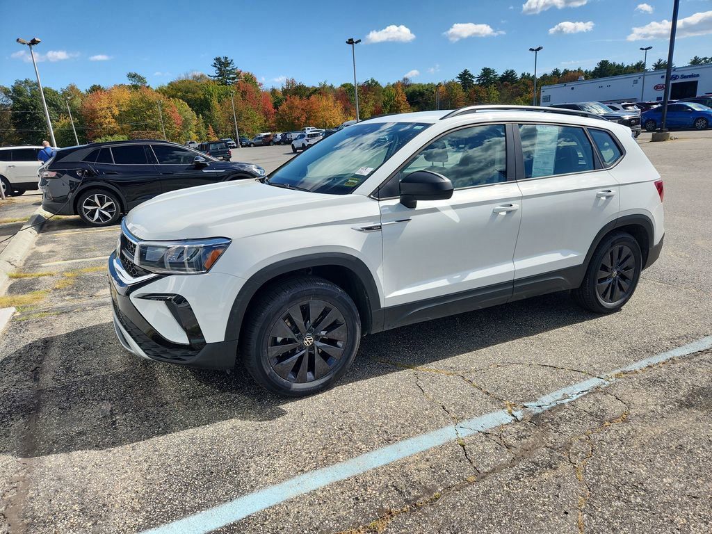 2022 Volkswagen Taos S photo 2