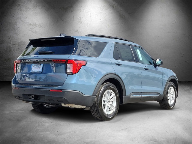 2025 Ford Explorer photo 2