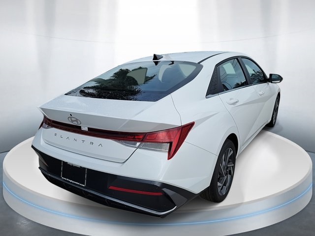2025 Hyundai Elantra SEL Convenience photo 4