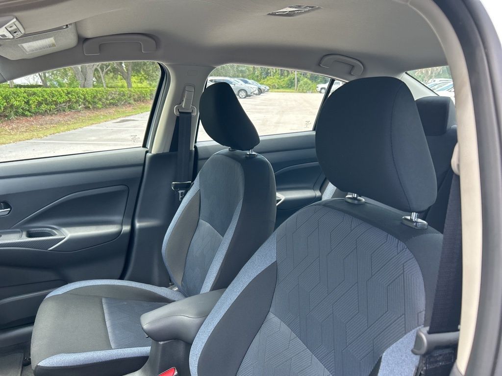 2025 Nissan Versa SV photo 13