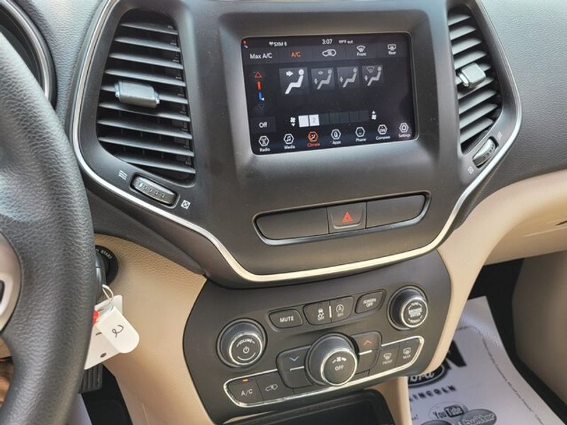 2019 Jeep Cherokee Latitude photo 14