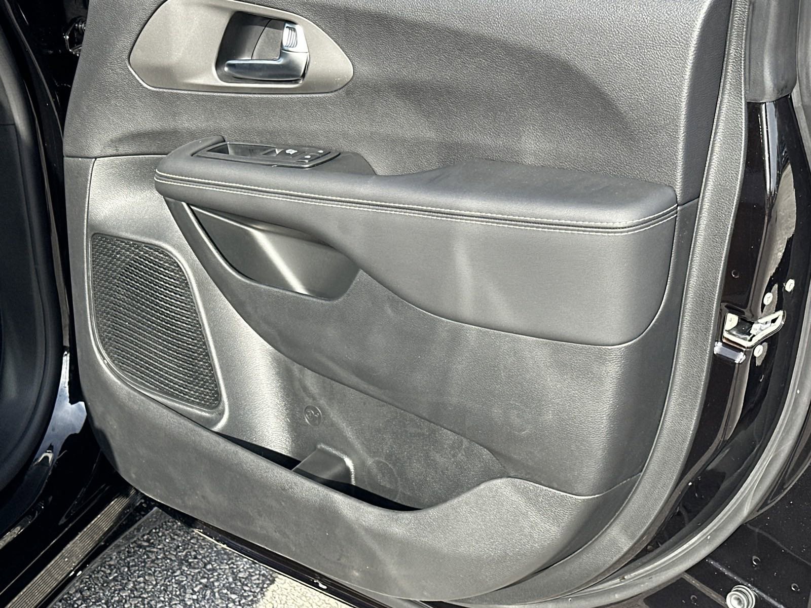 2025 Chrysler Pacifica photo 15