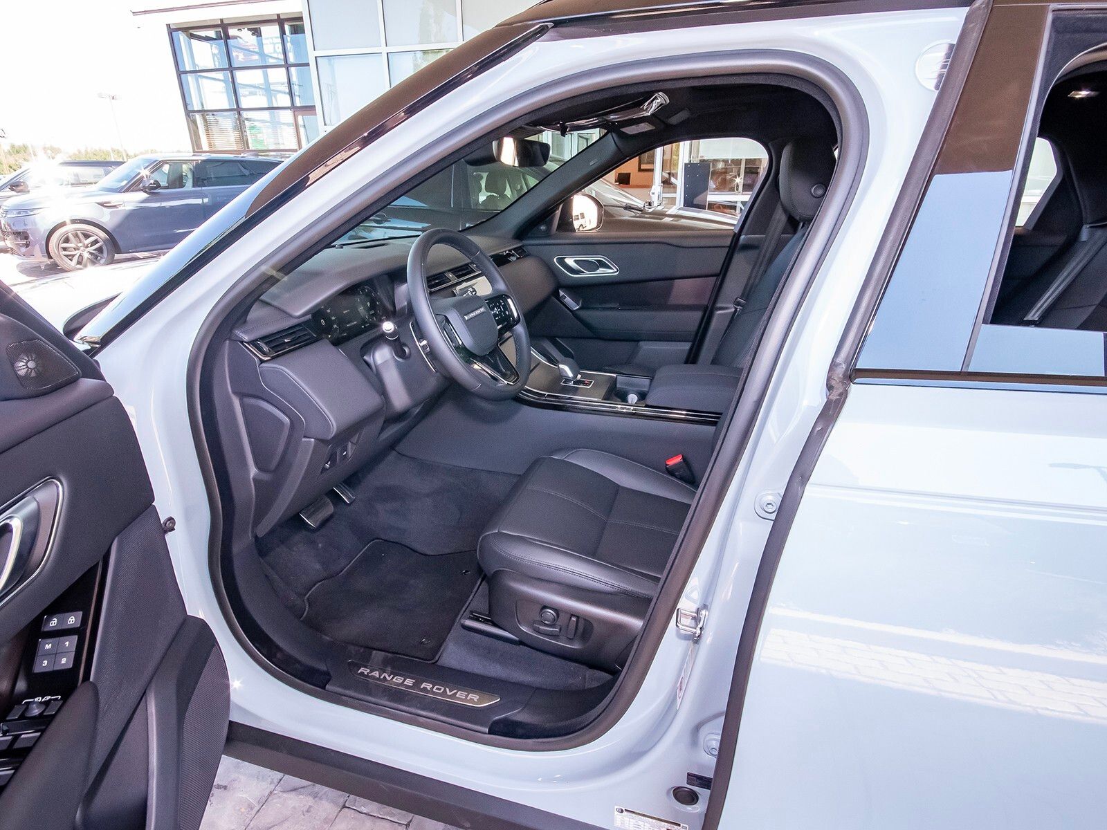 2026 Land Rover Range Rover Velar SE photo 34