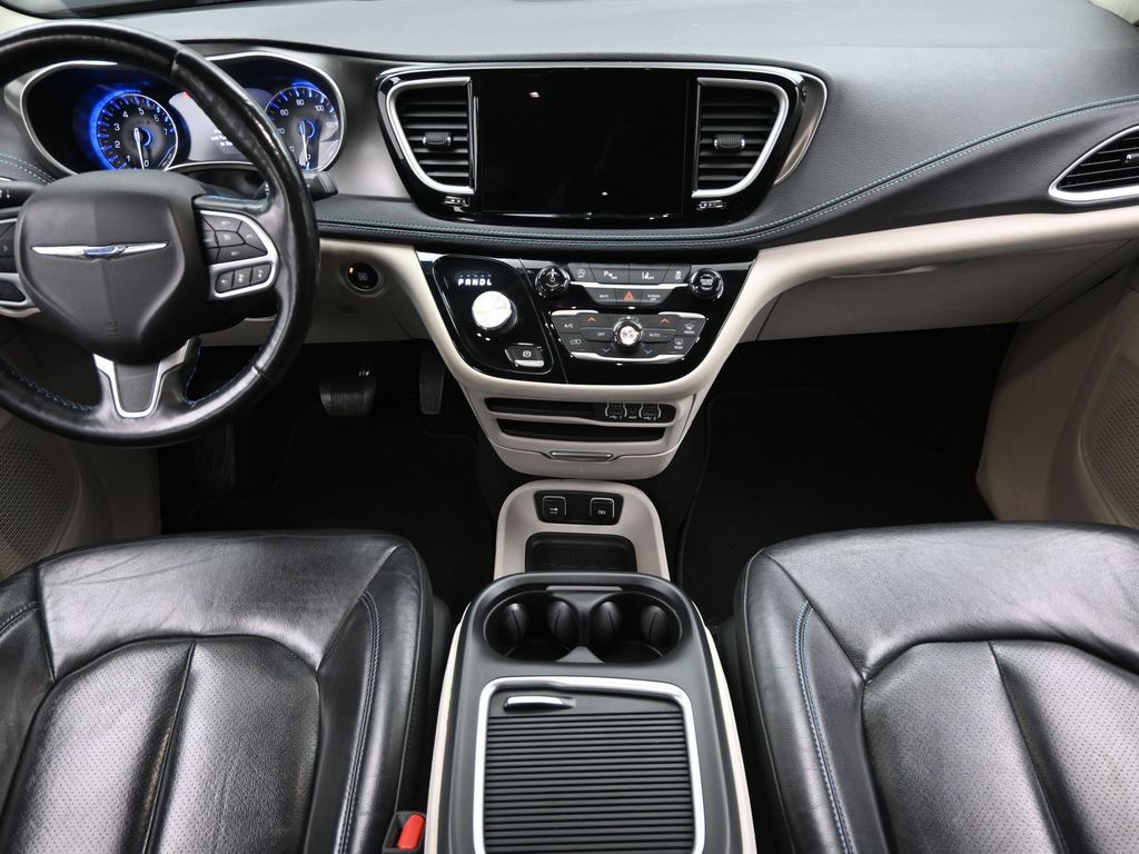 2021 Chrysler Pacifica Touring L photo 11