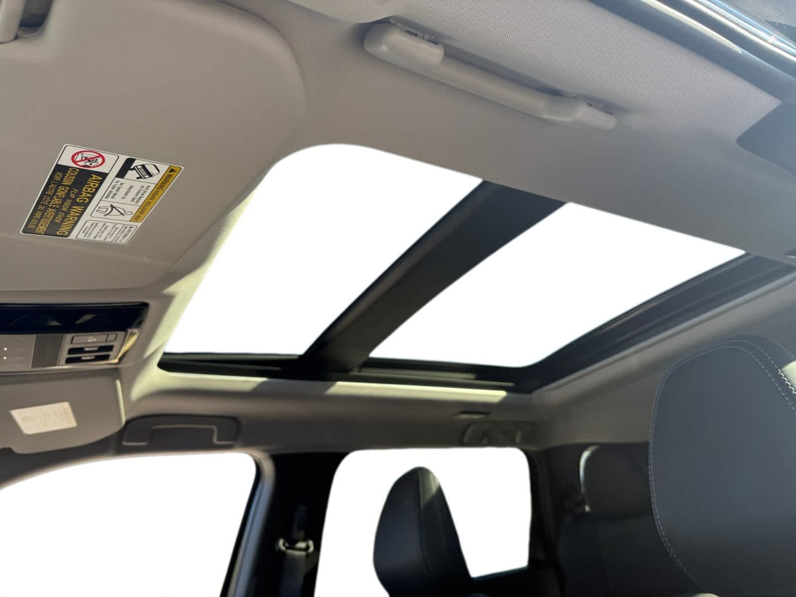 2025 Mitsubishi Outlander SE photo 4