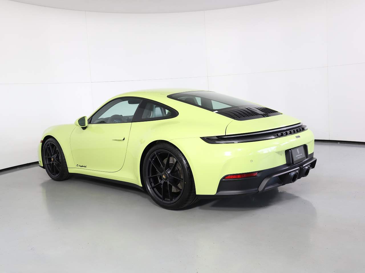 2026 Porsche 911 4 GTS photo 3