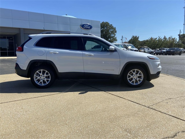 2017 Jeep Cherokee Latitude photo 2