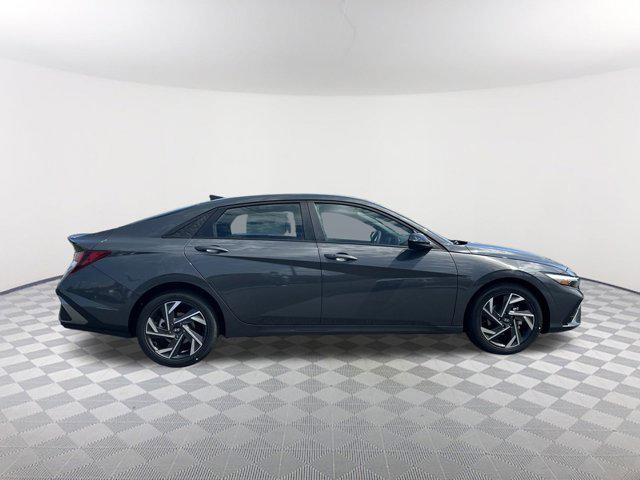 2025 Hyundai Elantra SEL Sport photo 3