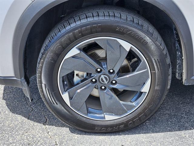 2024 Nissan Rogue SV photo 6