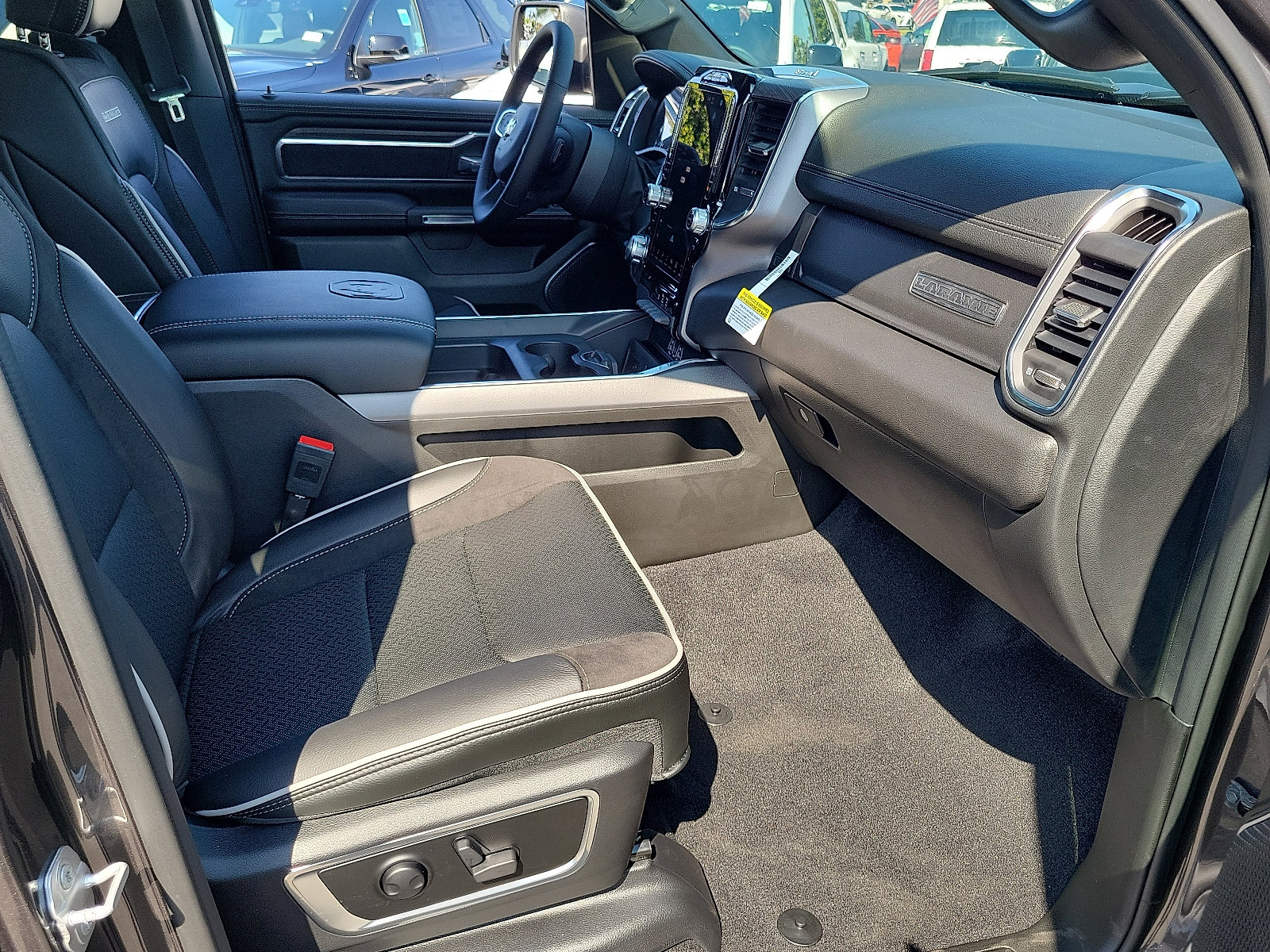 2025 Ram 1500 Laramie photo 12