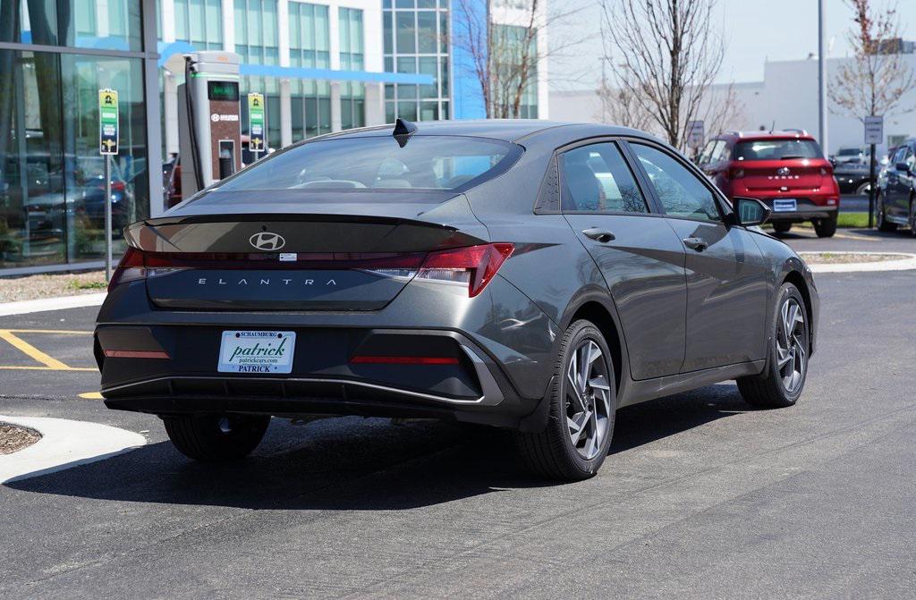 2025 Hyundai Elantra SEL Sport photo 4