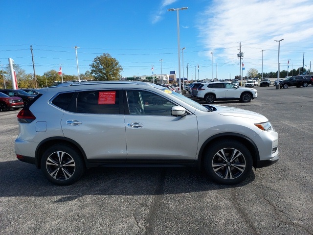 2019 Nissan Rogue SV photo 2