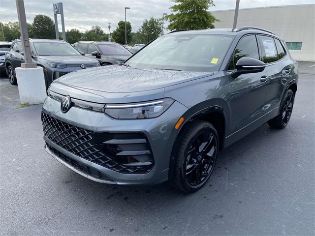 2025 Volkswagen Tiguan SE R-Line Black photo 3