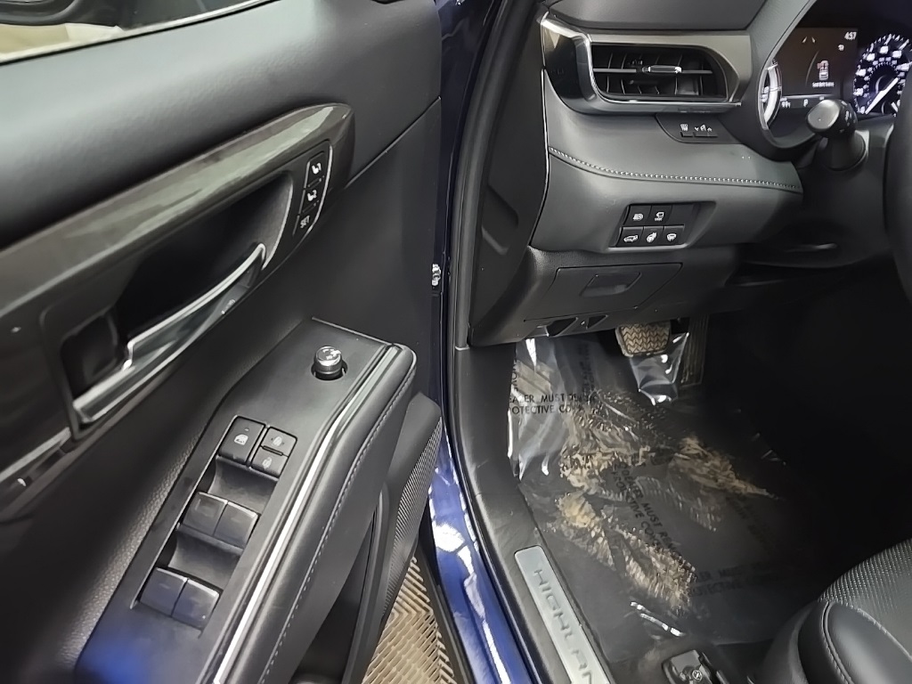 2022 Toyota Highlander Limited photo 28