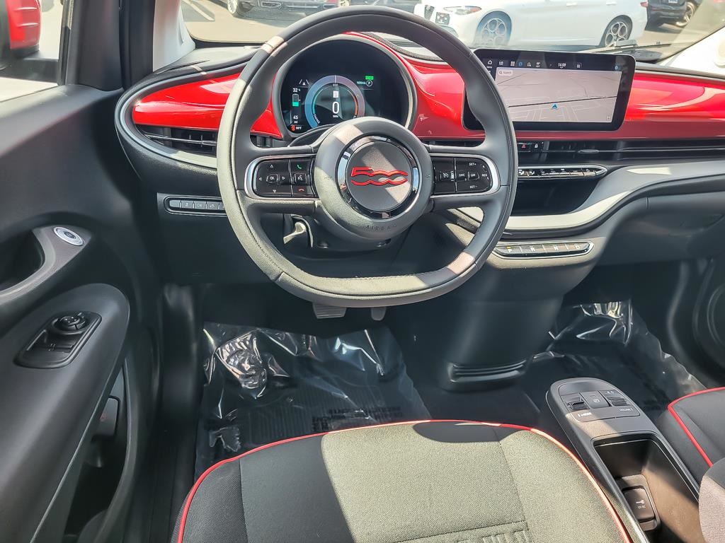 2024 Fiat 500e Red photo 11