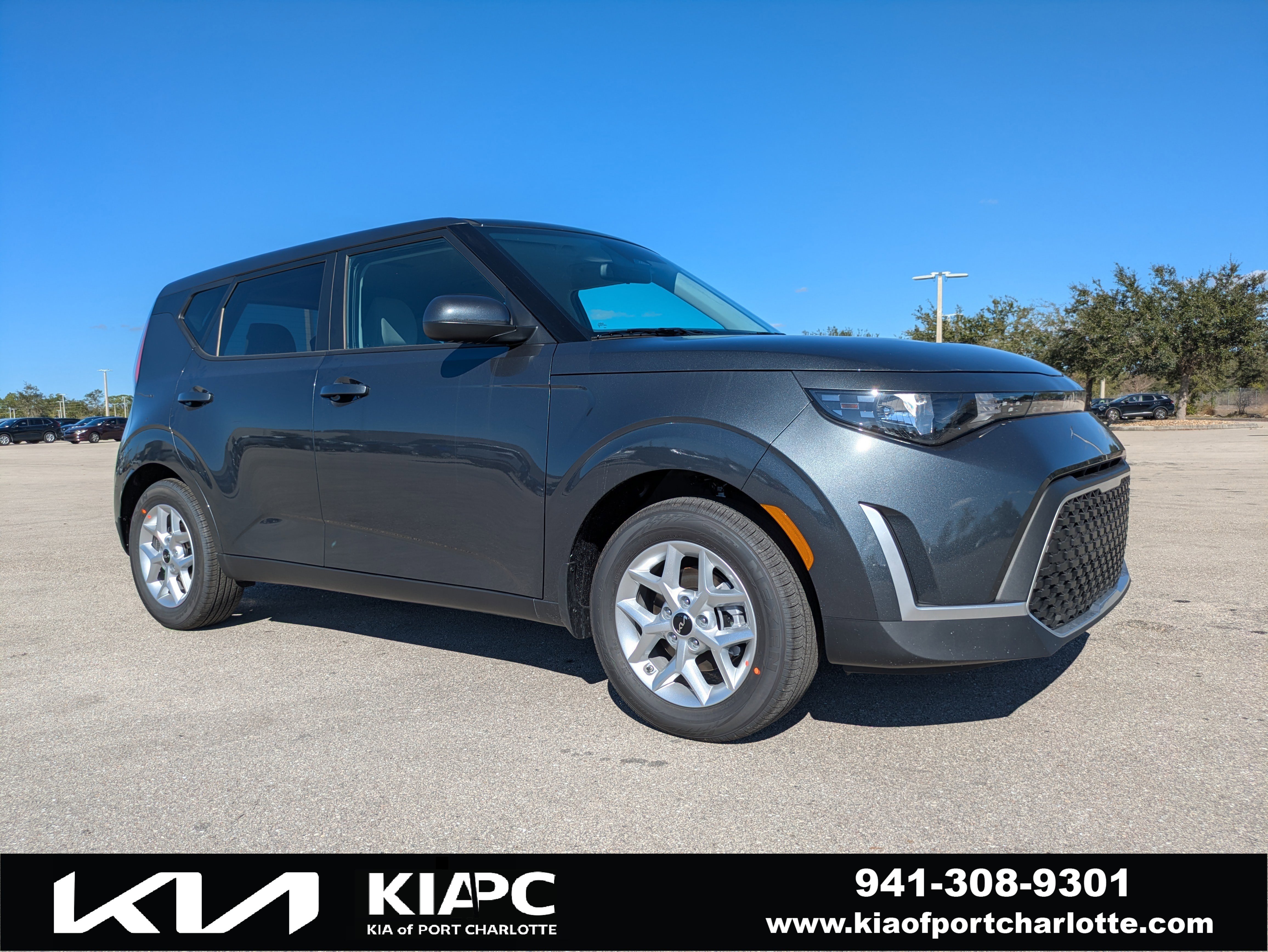 2025 Kia Soul LX's photo