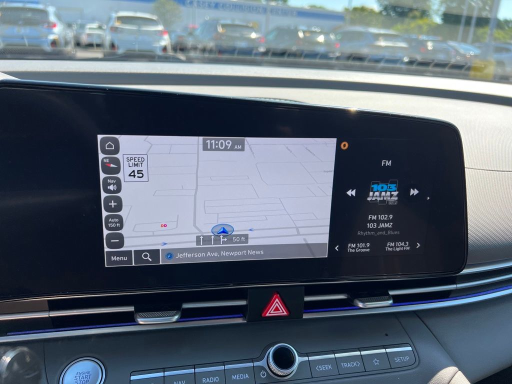 2024 Hyundai Elantra SEL photo 18
