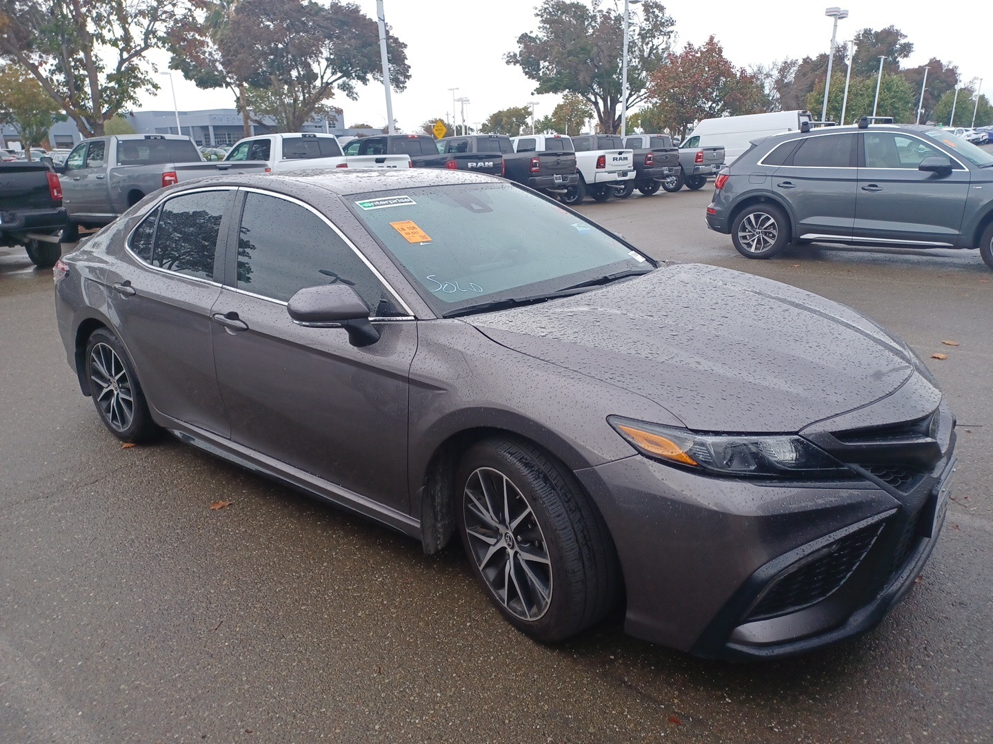 2023 Toyota Camry SE photo 3