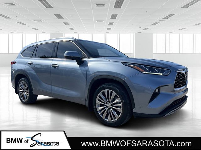 2022 Toyota Highlander Platinum's photo