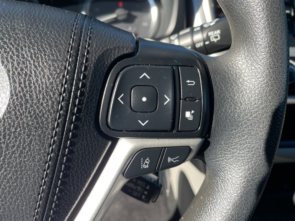2019 Toyota Highlander LE Plus photo 11